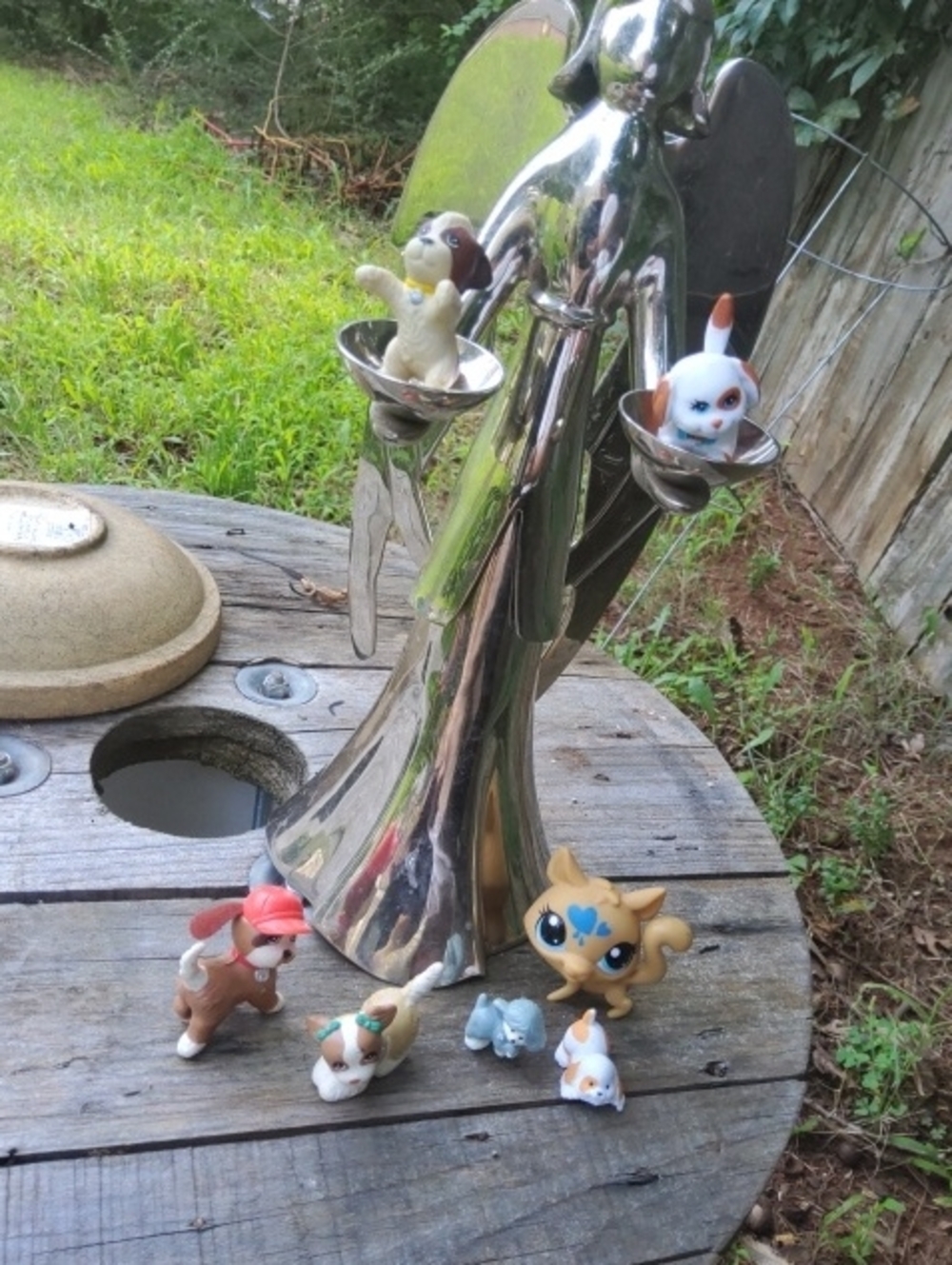 1990s Bundle littlest pet shop 7 figurines.